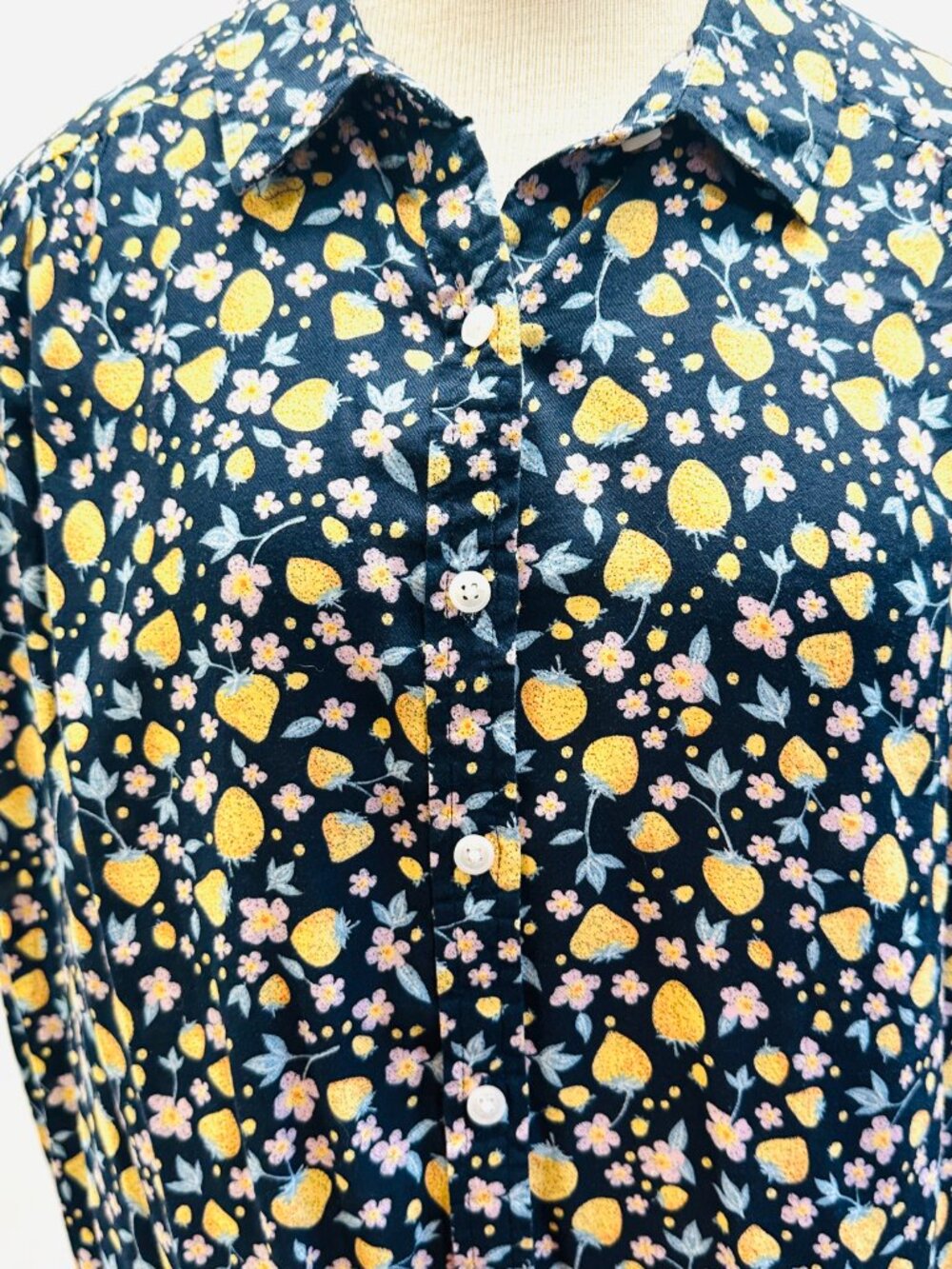 NWT SO Women Short Sleeve Button Down Collared Floral/Fruit Shirt Size XL - Picture 4 of 12